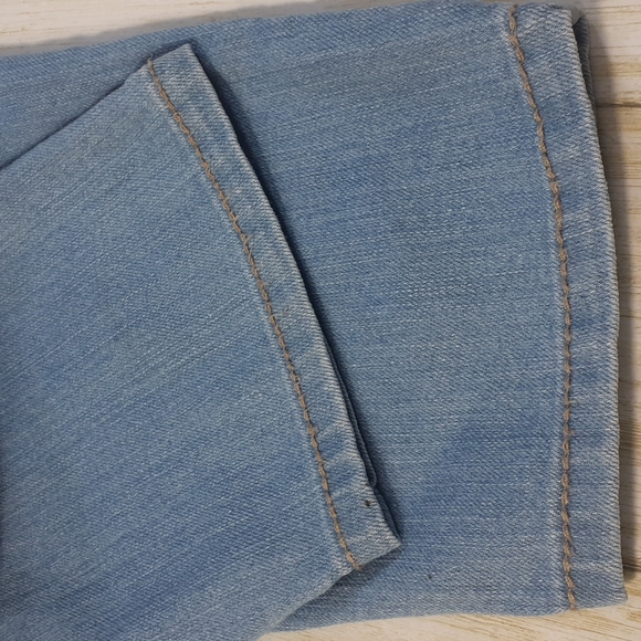 One5One Mid-Rise Button Back Pockets Light Blue Jeans Size 8 - Picture 10 of 16